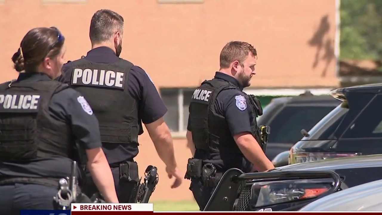 2 children found left alone outside Warren apartments