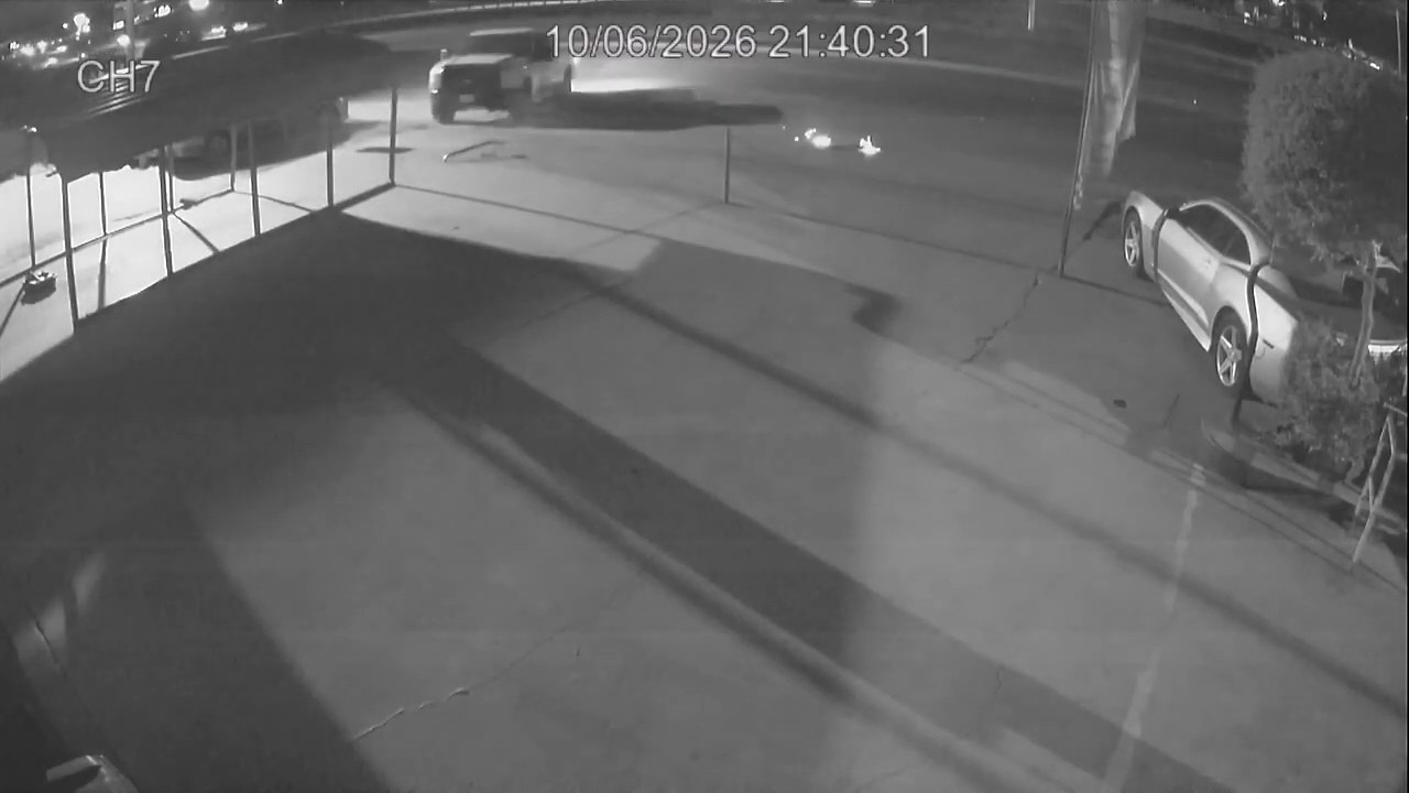 Austin police search for auto theft suspect