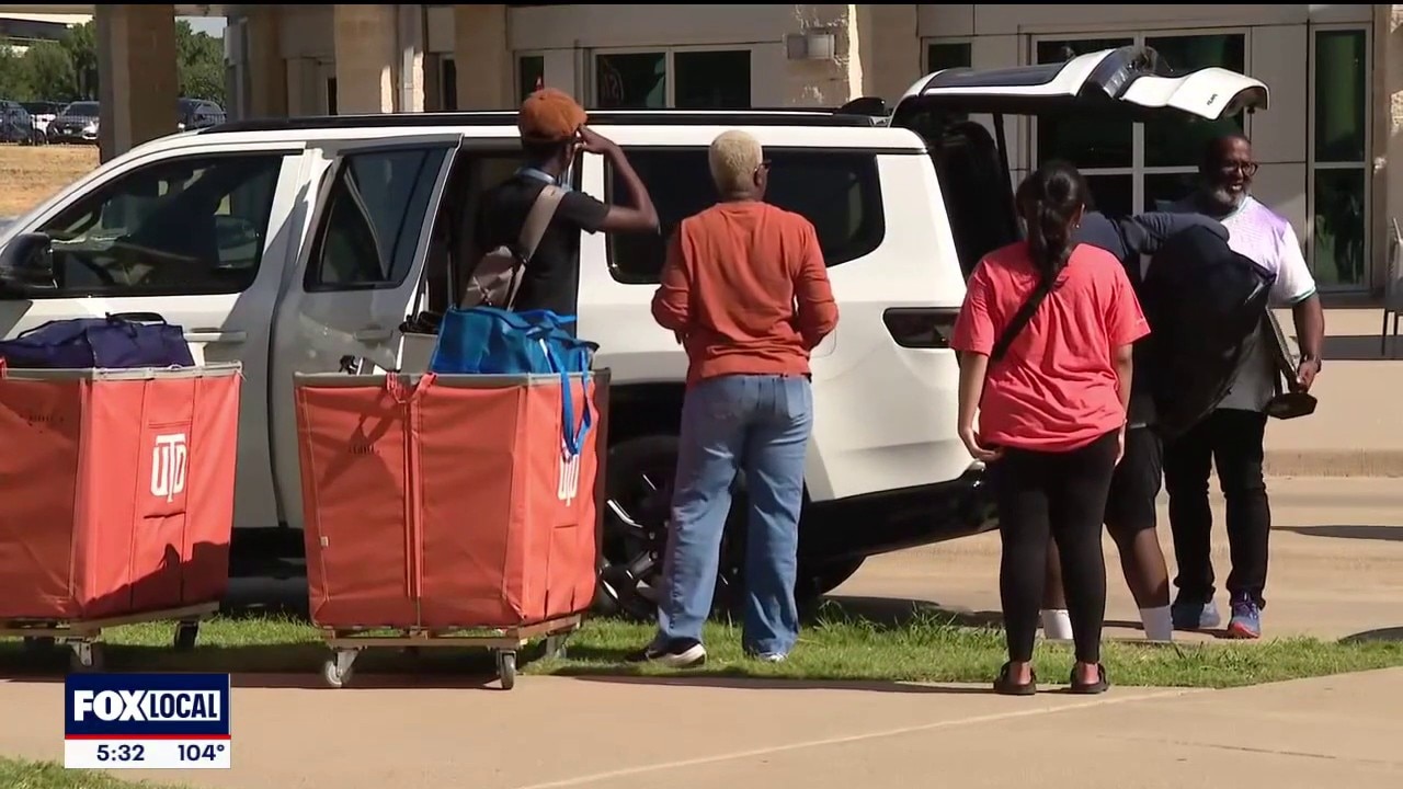 UT Dallas students brave summer heat during move in day