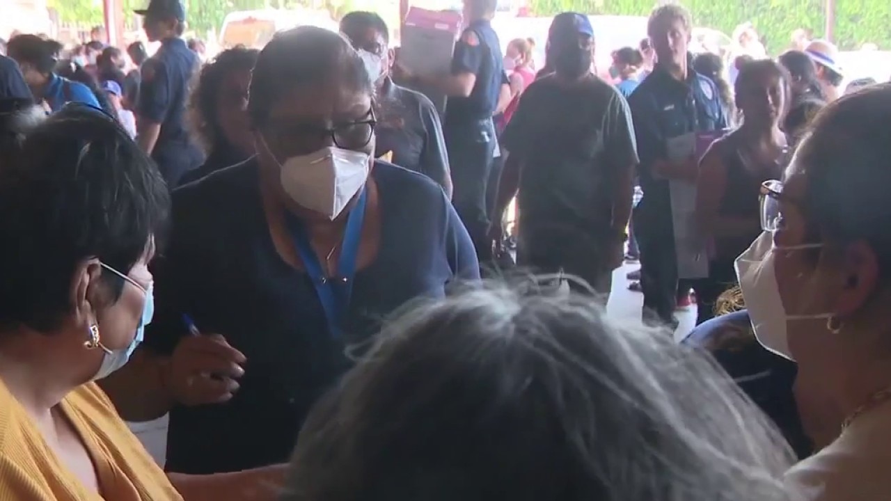 Angelenos scramble for air purifiers, masks
