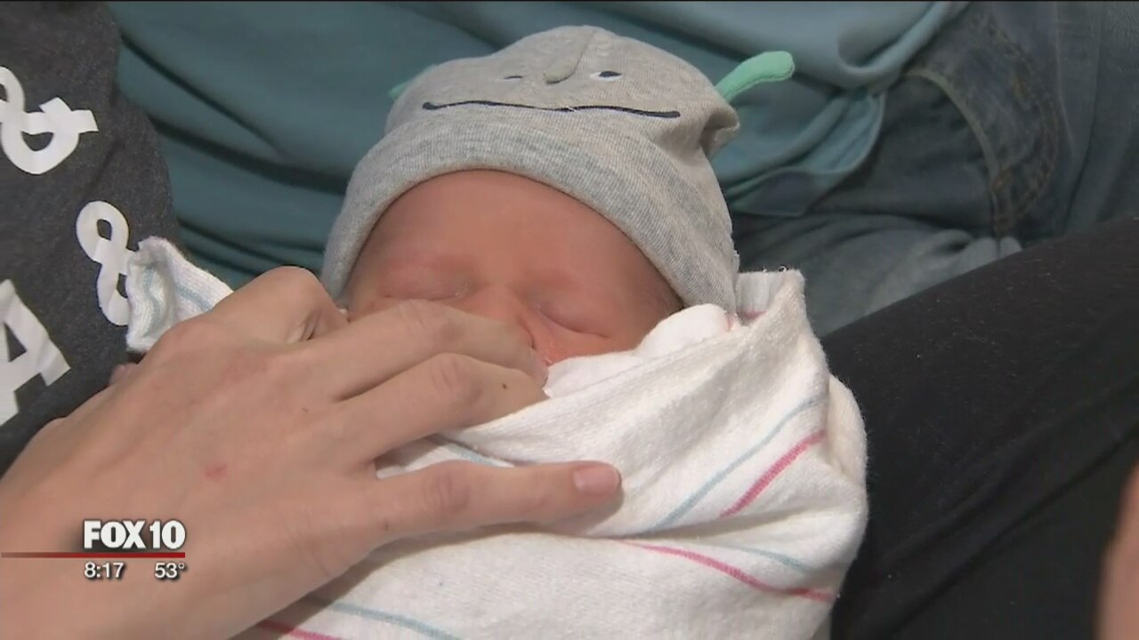 911 operator helps Valley man deliver baby