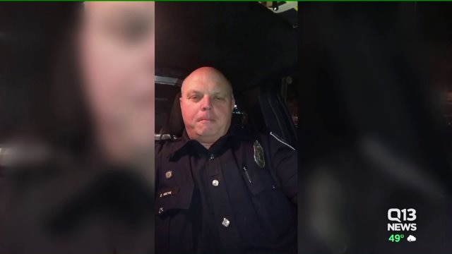 Officer's selfie helps woman get her purse back