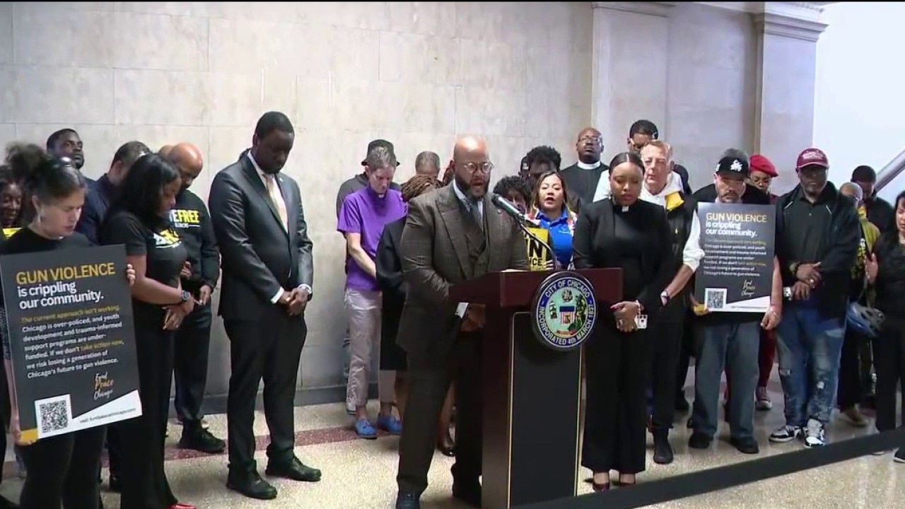 After deadly weekend, Chicago advocates push gun violence prevention department