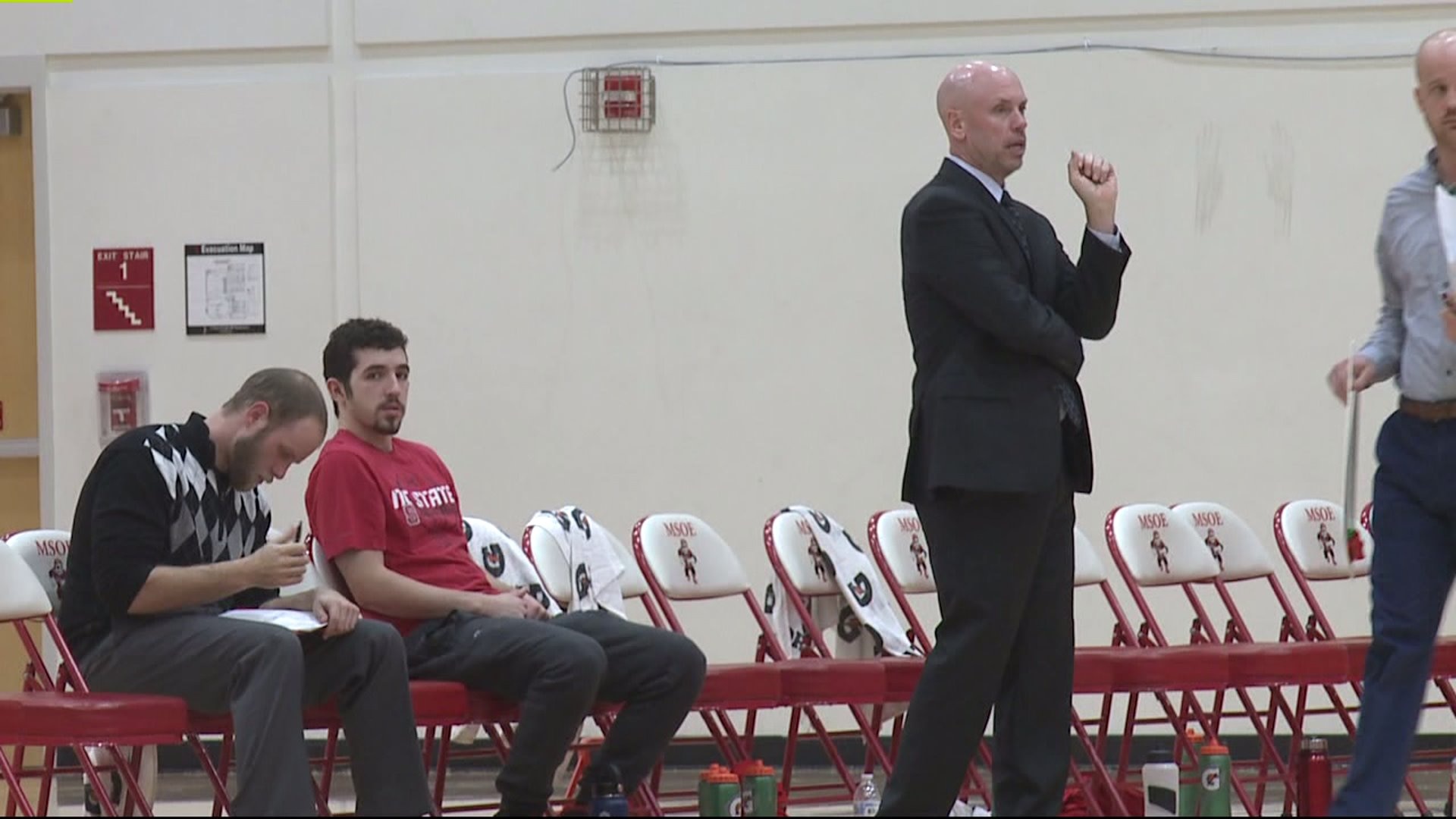 MSOE Hoops victory