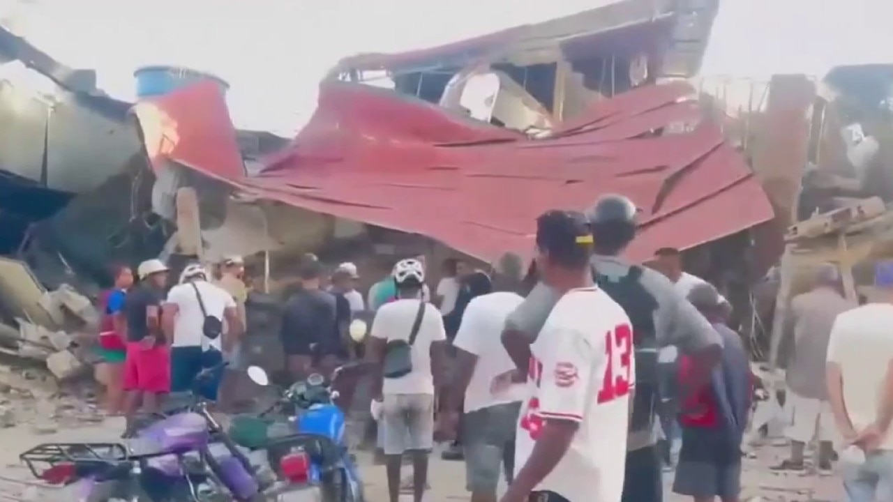 Venezuela earthquake death toll reaches 920; US teams join rescue race