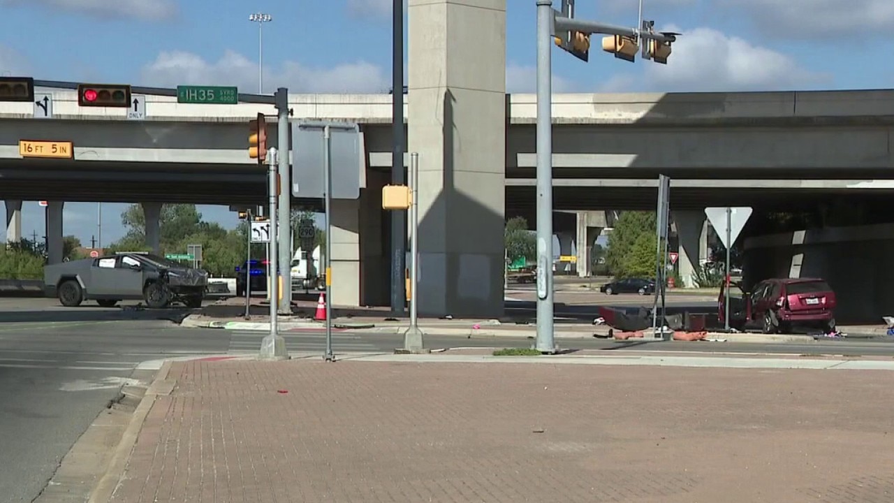 Child dead after I-35 frontage road crash