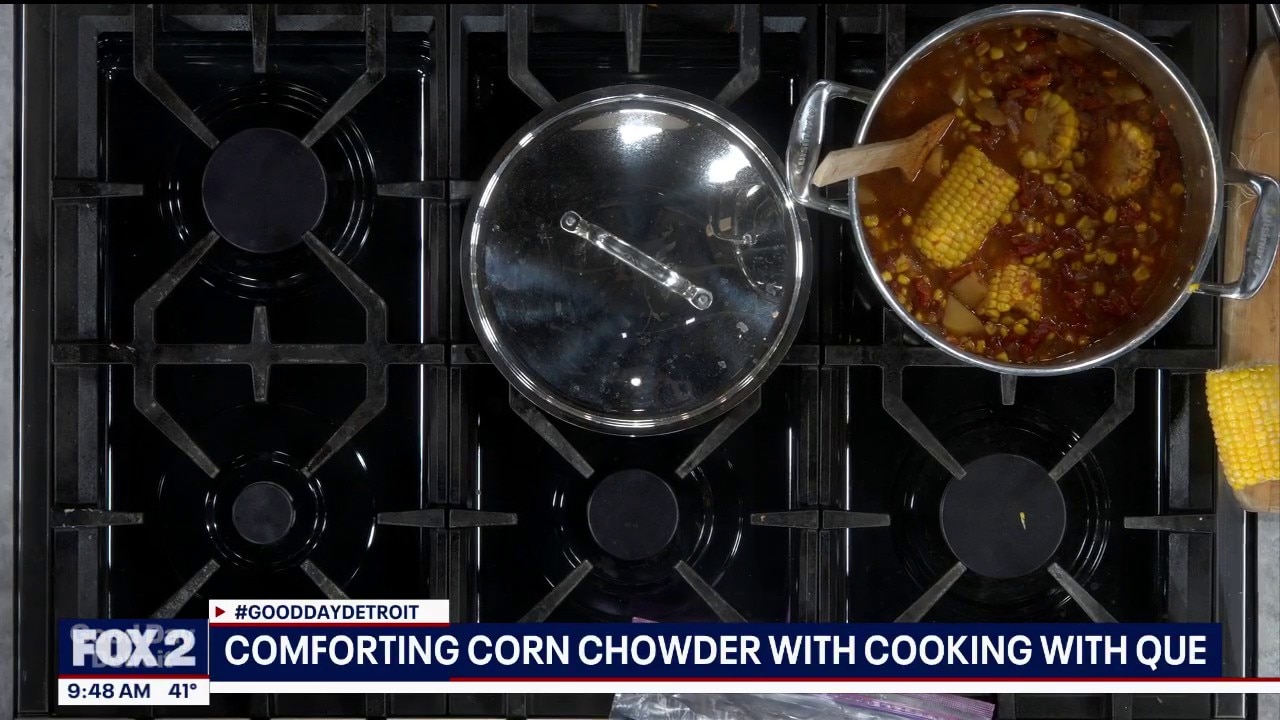 Making corn chowder with Cooking With Que