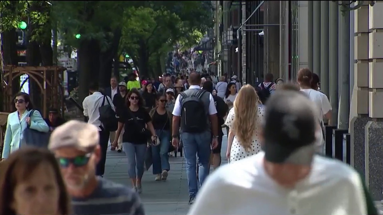 Chicago’s Magnificent Mile sees new stores, signs of a comeback