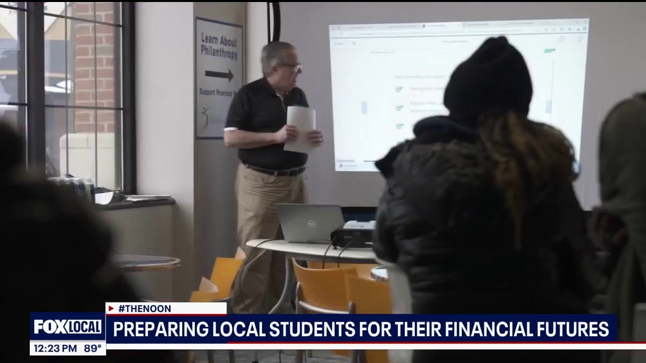 'Junior Achievement' teaching Detroit youth about money