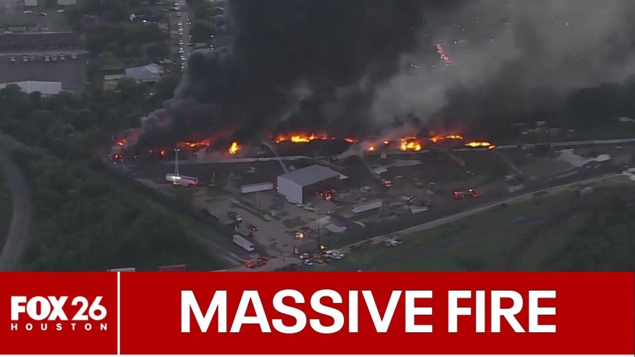 Massive fire continues to burn in southeast Houston