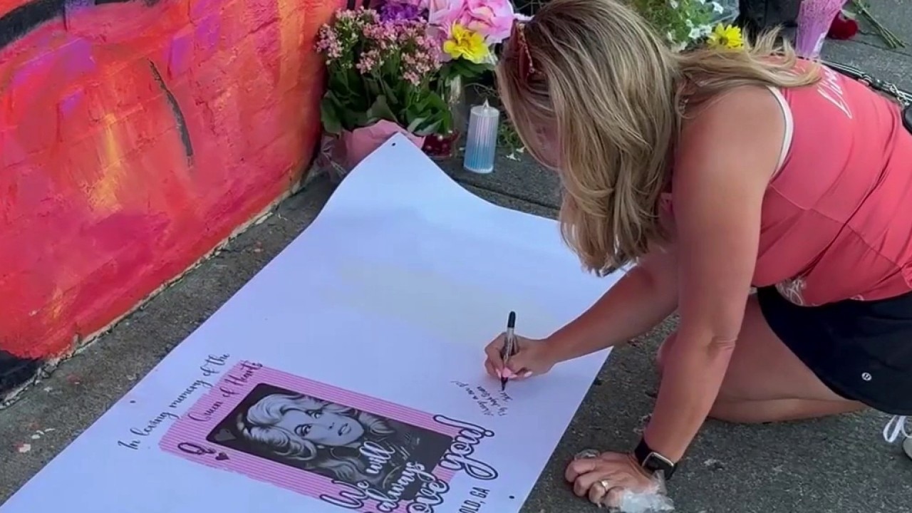 Fans flock to Ringgold to honor Dolly Parton