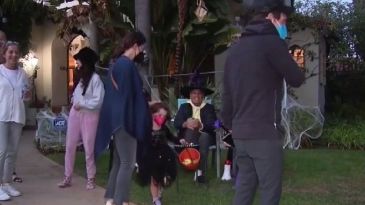 Trick-or-reading: Should you give out candy or books?