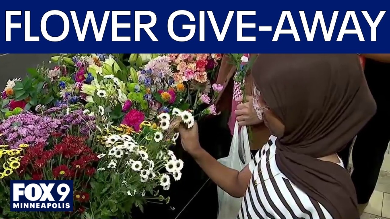 Free flowers spread smiles among shoppers at Mall of America
