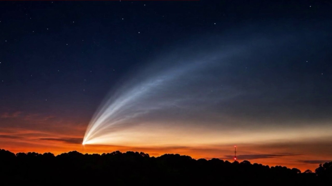 Viewer photos capture SpaceX 'Jellyfish' cloud launch