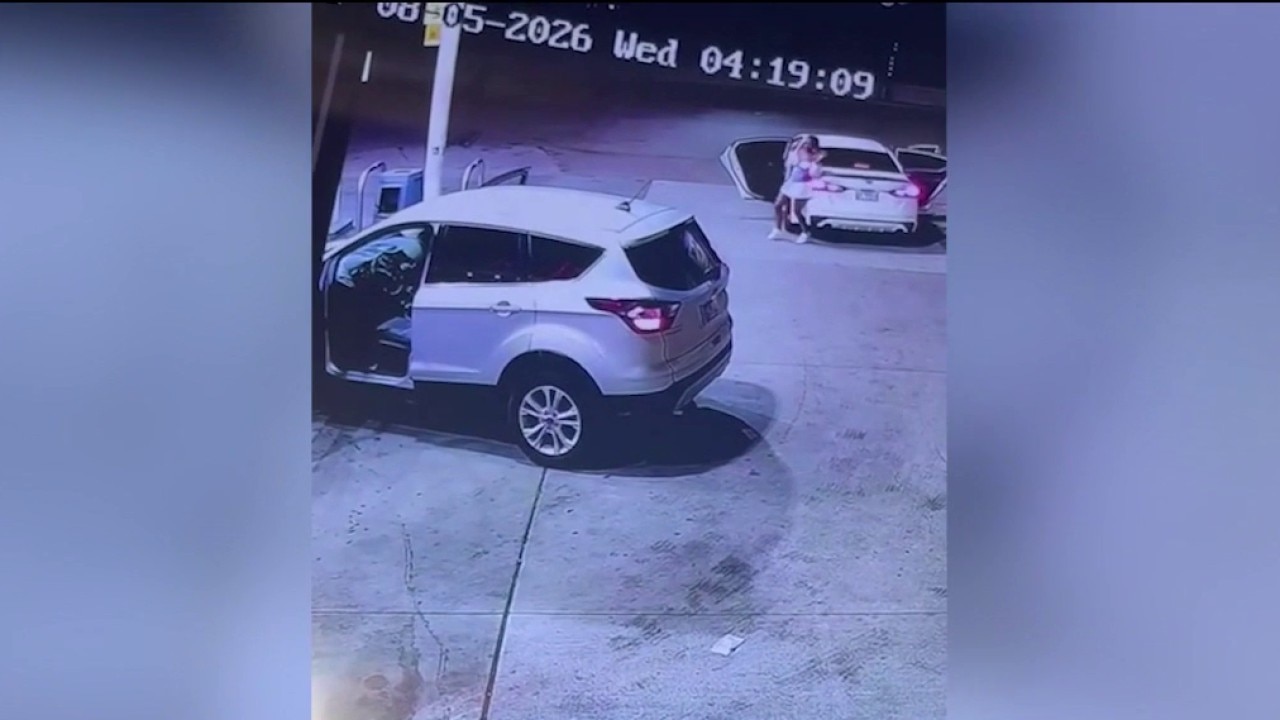 Two women robbed at gunpoint in Chicago warn others to stay alert