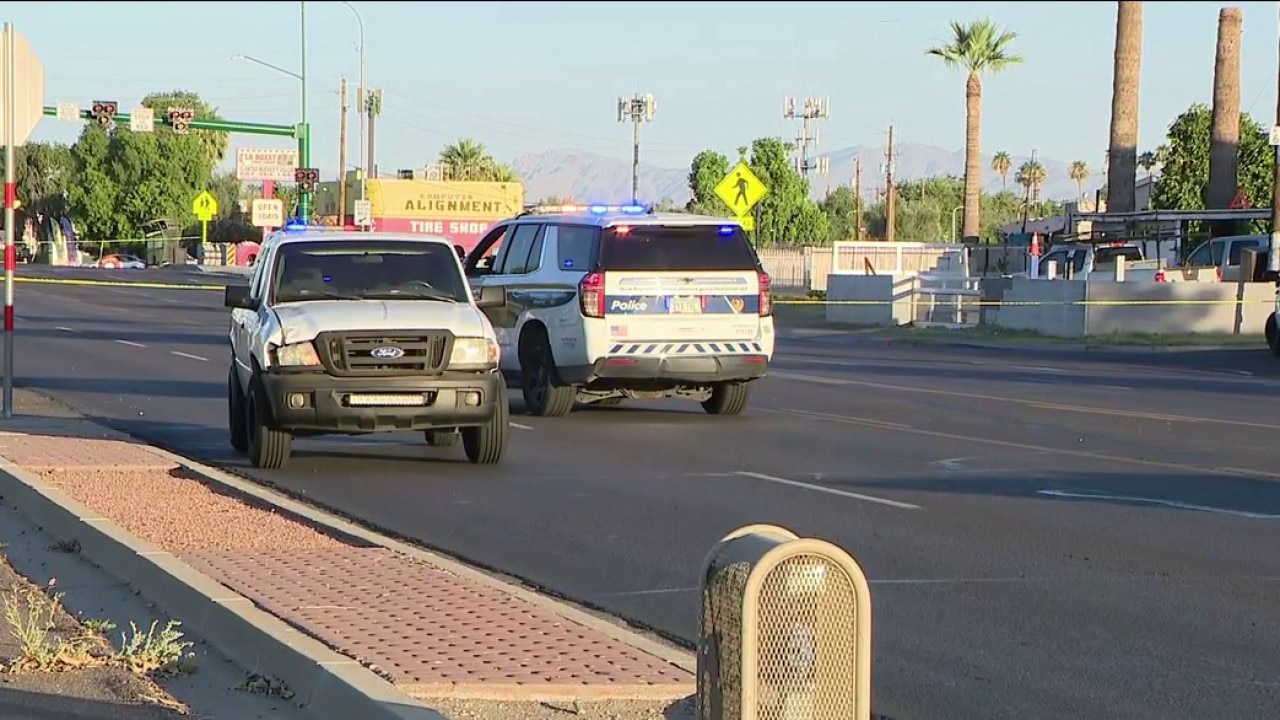 Crash closes down Phoenix roadway