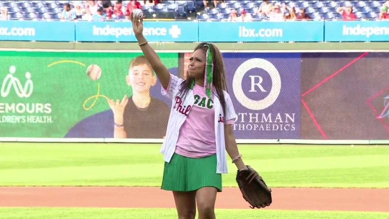 Behind the scenes of Alex Holley's first pitch at the Phillies game