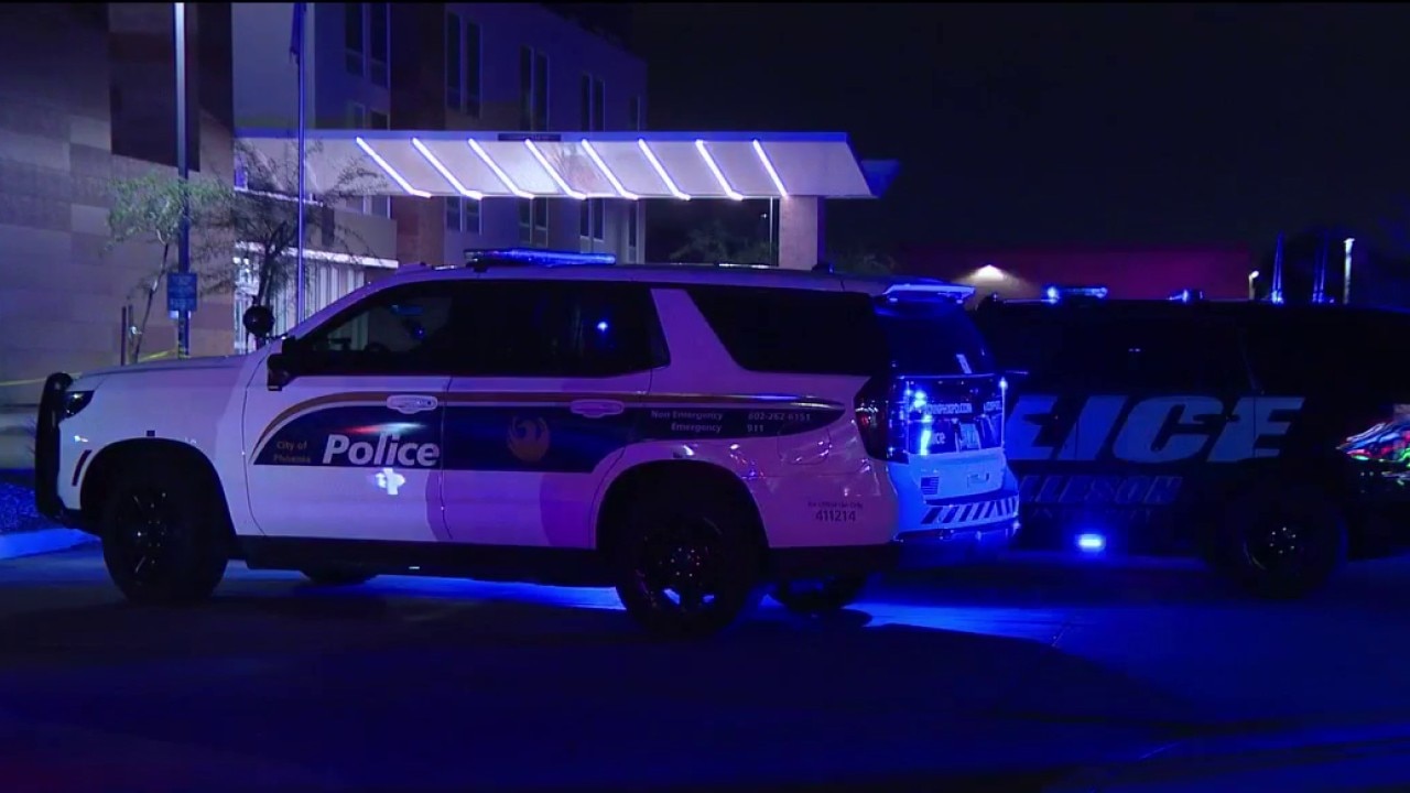 Tolleson Police shoot man waving knife in hotels, threatening bystanders