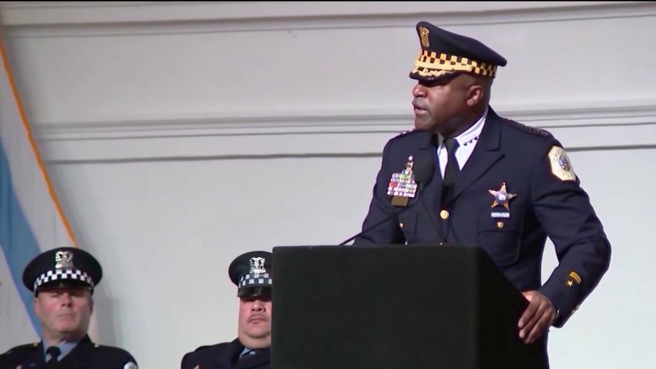 Chicago Police Supt. Larry Snelling announces retirement