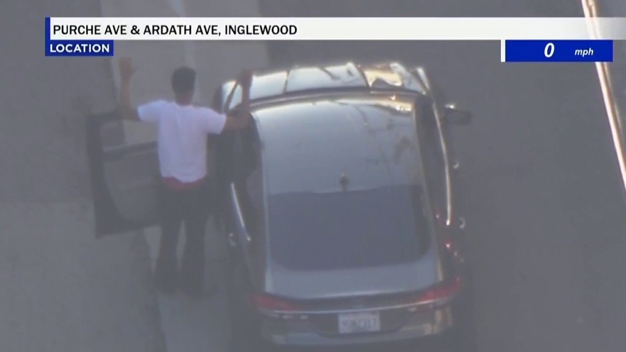 Inglewood pursuit ends with suspect in custody 