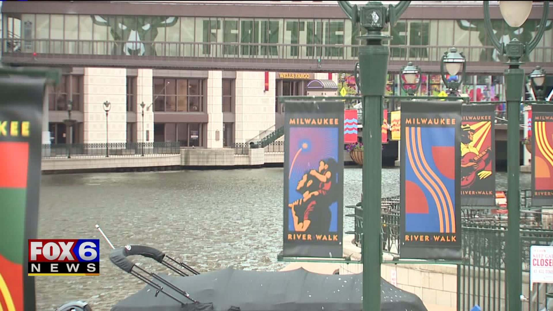 Restaurants flooding along Milwaukee River