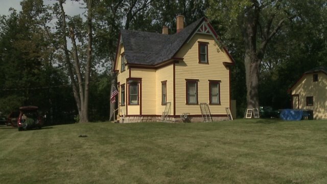 Community helps fix up historic farmhouse
