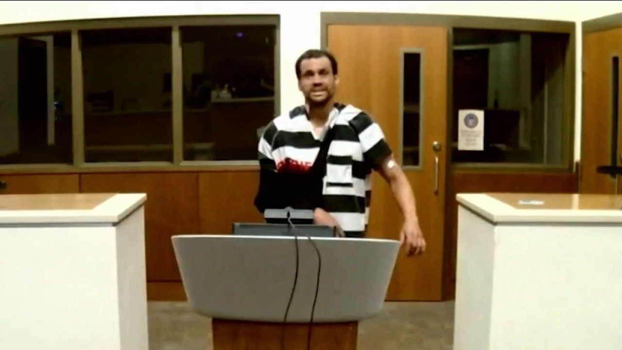Suspect accused of holding woman at knifepoint in Glendale pawn shop identified
