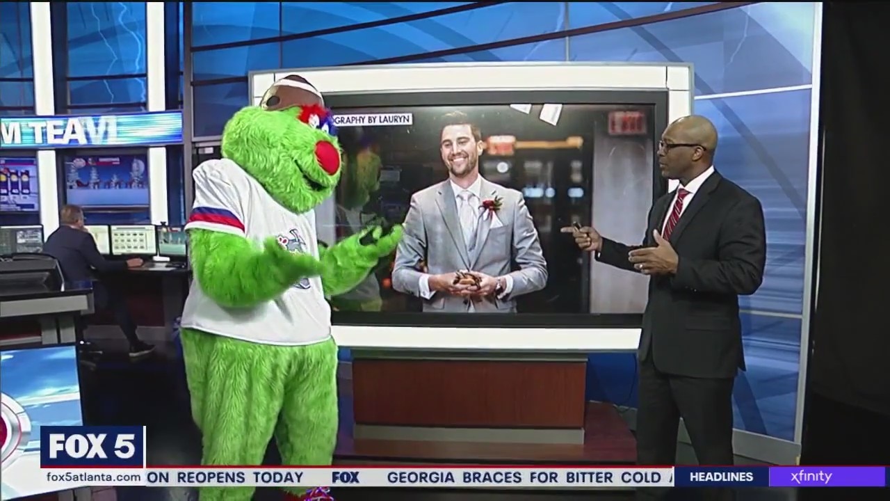 New Chick-fil-A Peach Bowl mascot Huddles steals the show during You Gotta See This