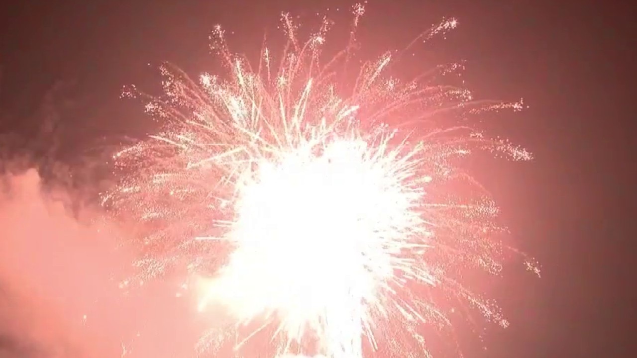 Thousands pack Lake Eola for Fireworks at the Fountain