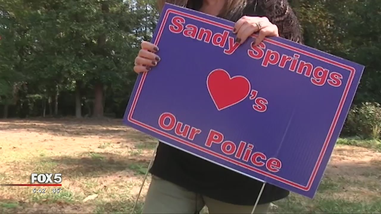 Sign of appreciation for officers