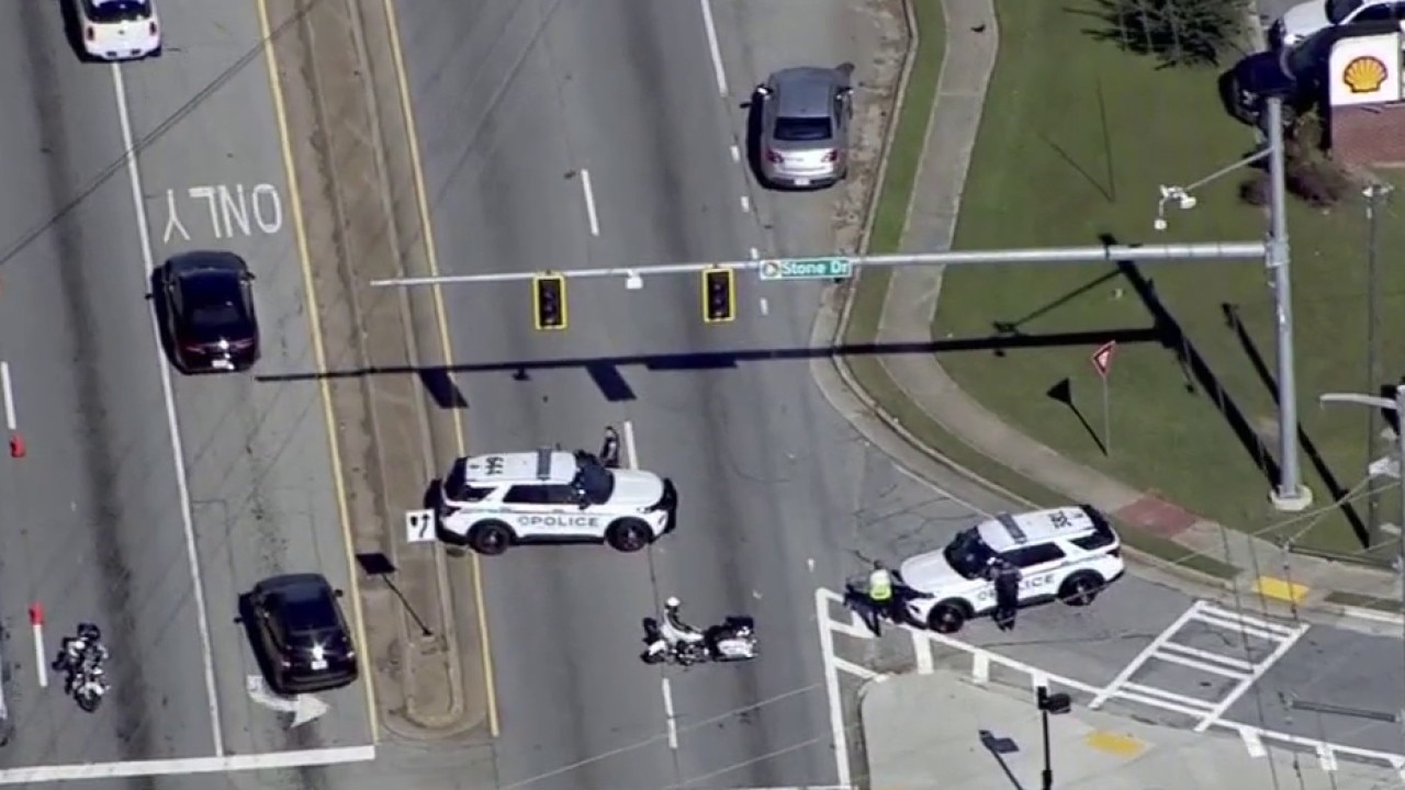 Driver rams police cruiser near Snellville, flees in SUV