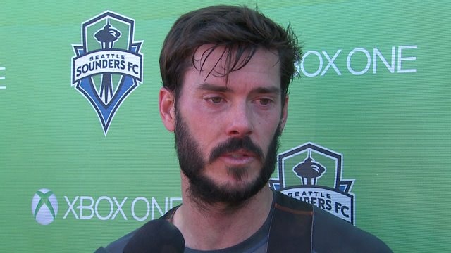 Sounders FC Brad Evans on shoulder