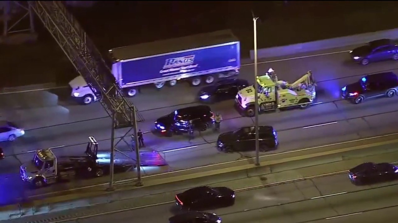 Seven flee after police chase ends in crash on I-290; 5 arrested