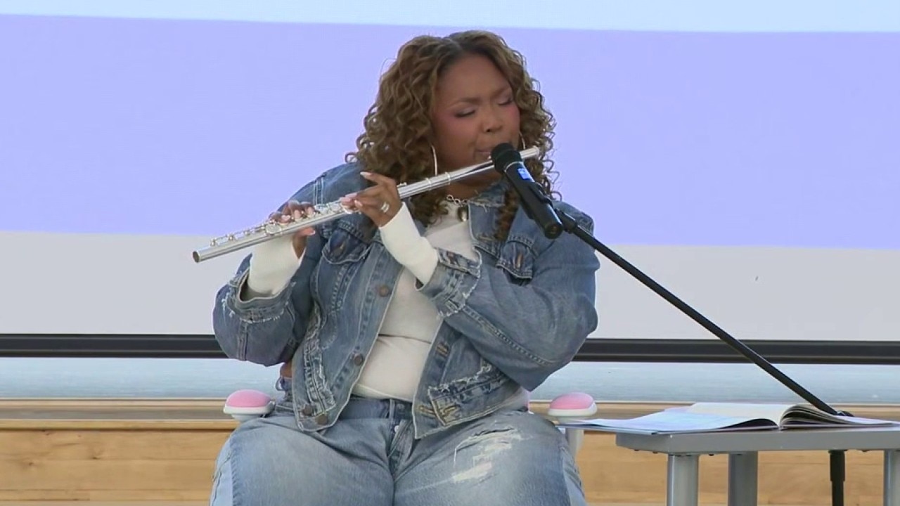 Lizzo reads new childrens' book to College Park students