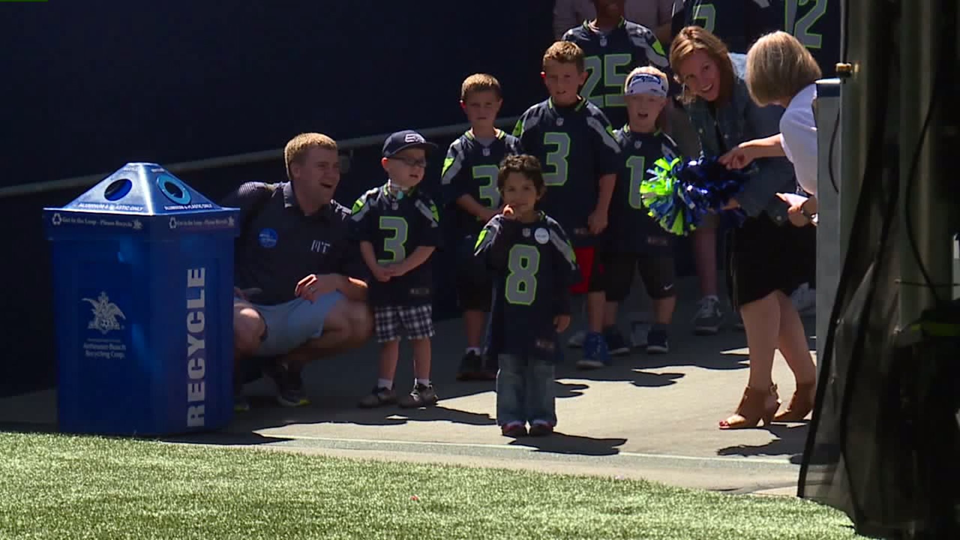Ten `Make-A-Wish` children enjoy day with the Seahawks