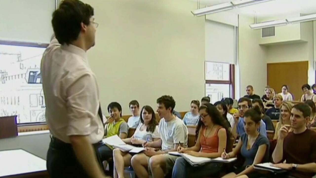 College financial prep: Budgeting and building credit