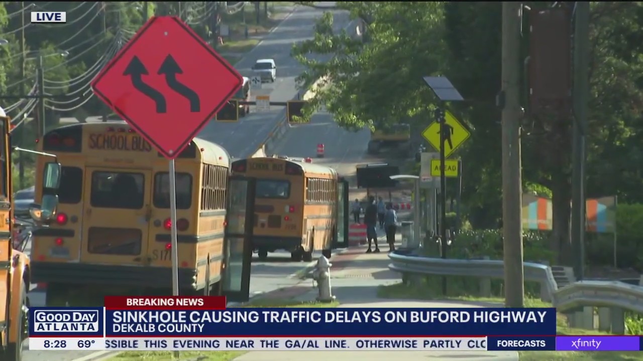 Sinkhole causes traffic delays