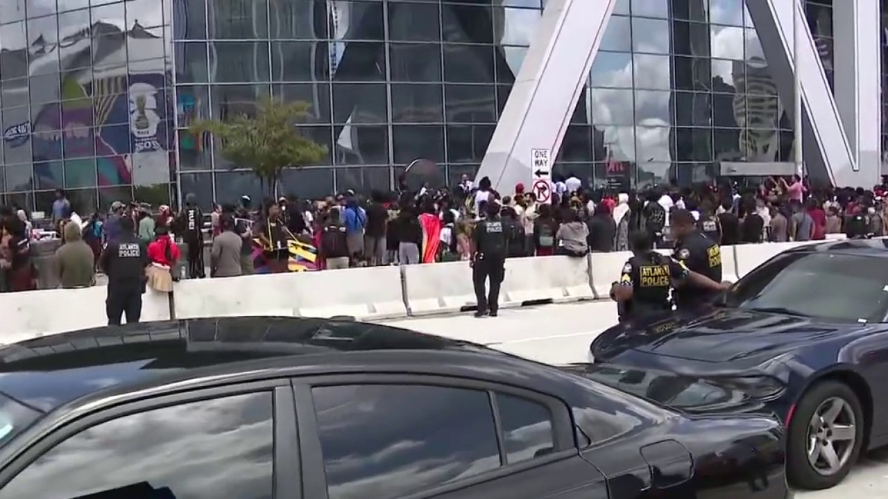 Hopeful streamers swarm Kai Cenat event in Atlanta