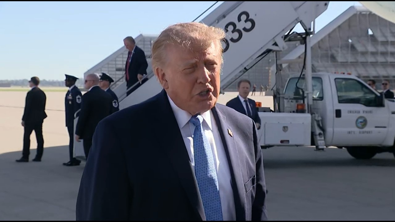 President Trump arrives in Chicago for Presidents Cup at Medinah Country club