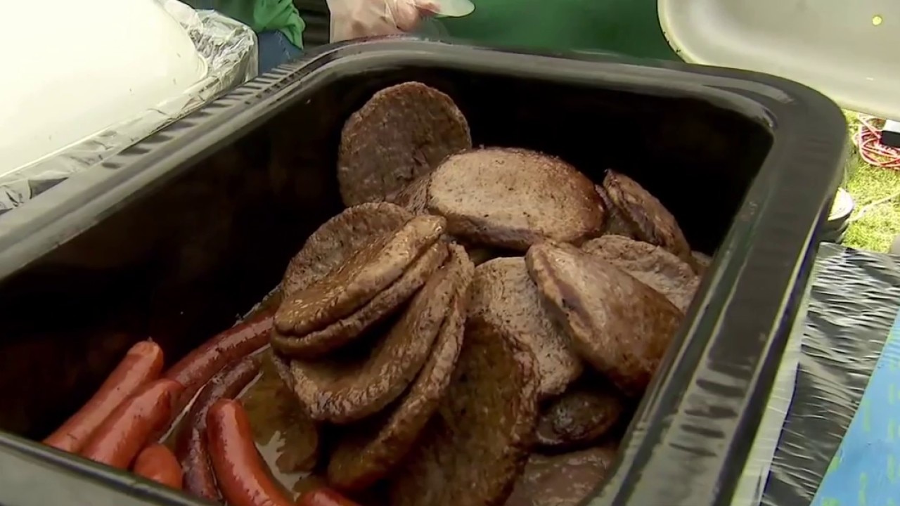 FOX 9 Town Ball Tour: Brownton Bruins burgers and hot dogs