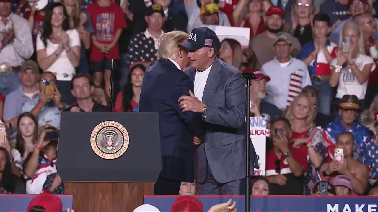 Trump awards Roger Clemens Presidential Medal of Freedom