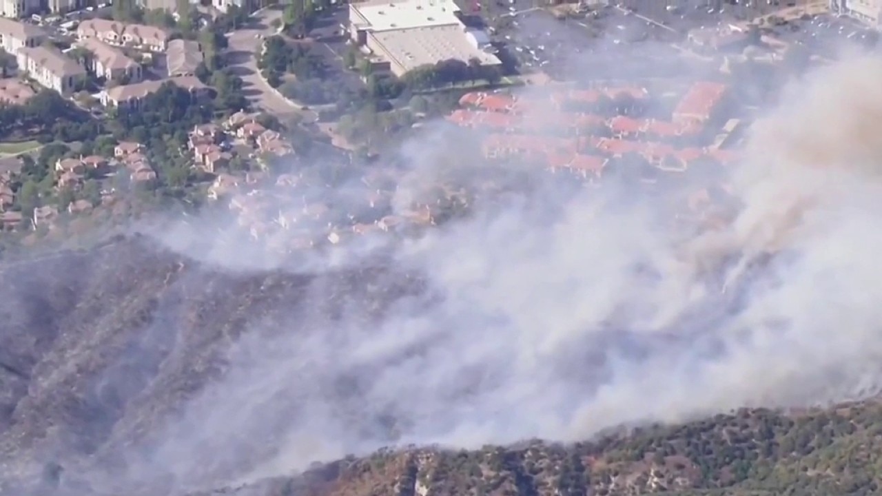 Fire threatens homes in Stevenson Ranch
