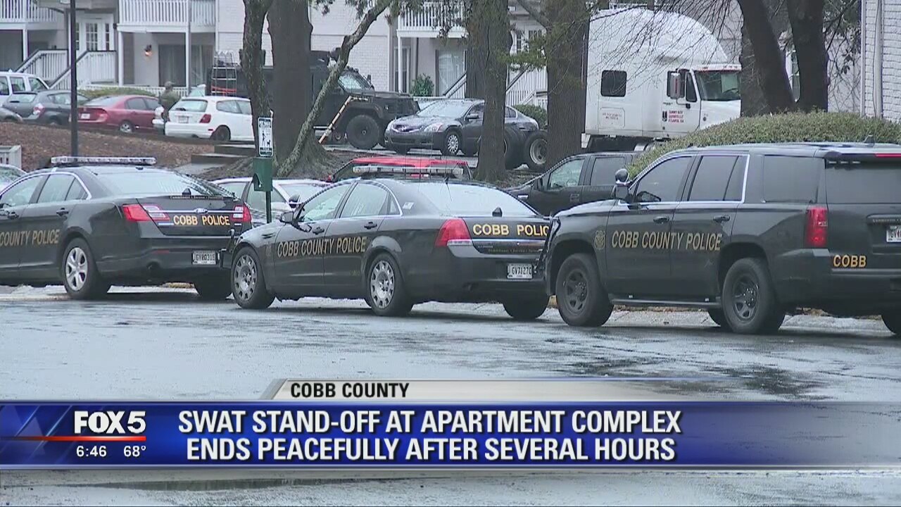 SWAT standoff at Cobb County apartments