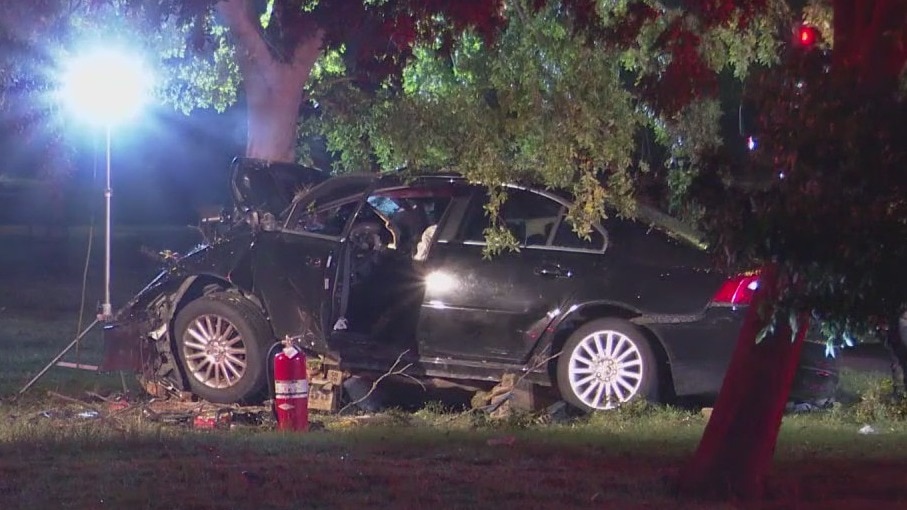 One dead after overnight crash in south Houston