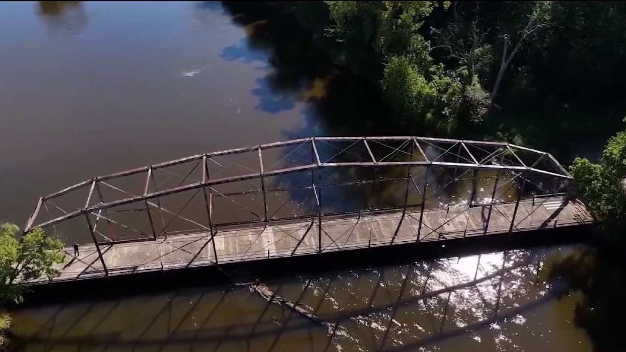1900s-era bridge being dismantled on Kankakee River
