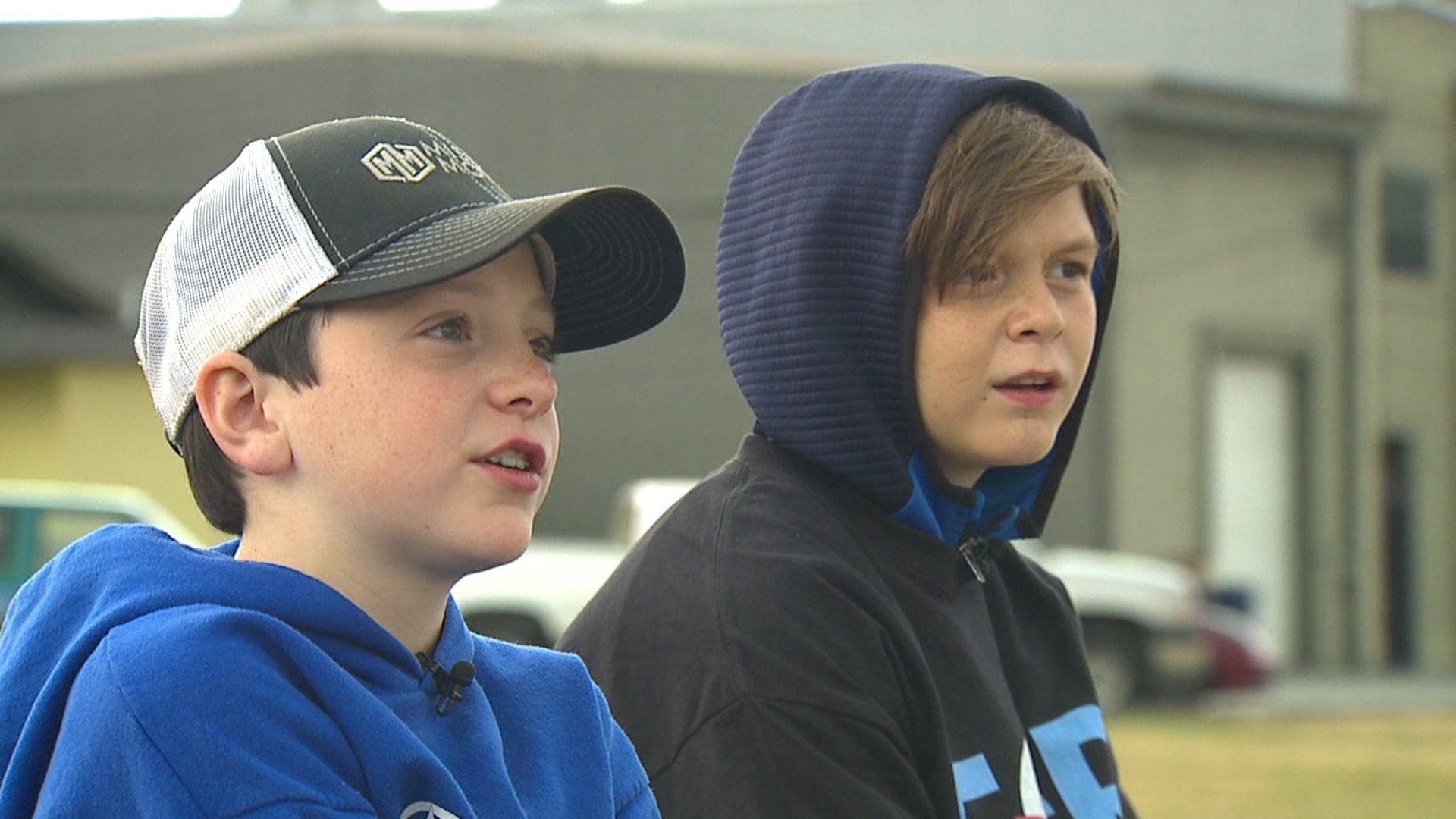 Boys return wallet with $500