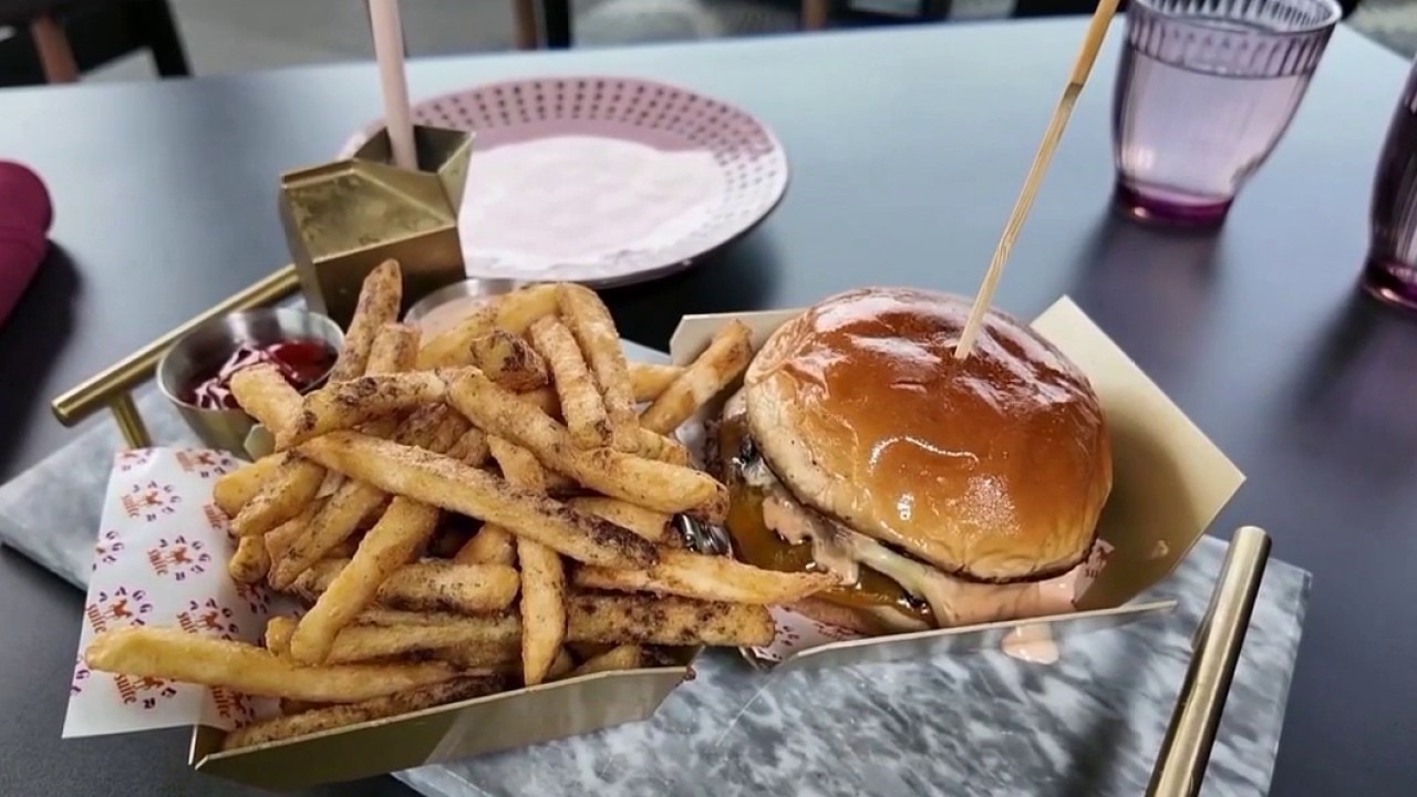 Burgers With Buck: Jagger Suite