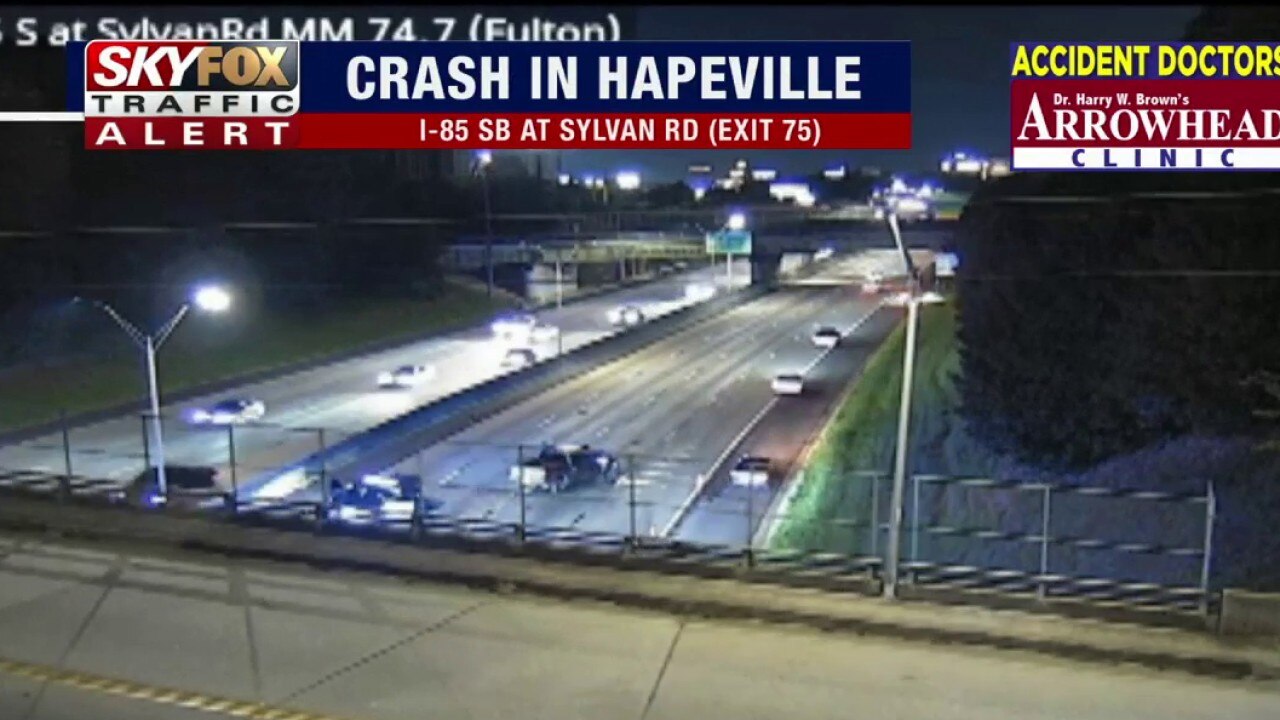 Crash blocks I-85SB near Atlanta airport