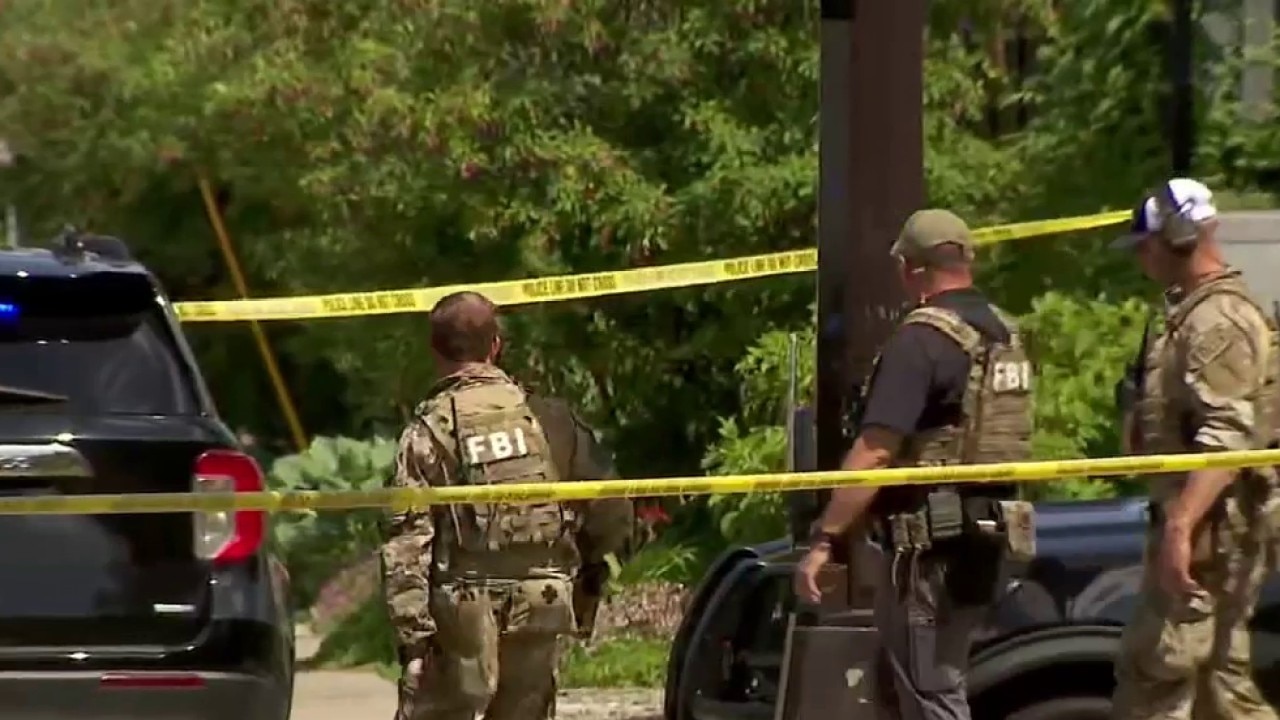Standoff in Minneapolis after suspect fires at authorities