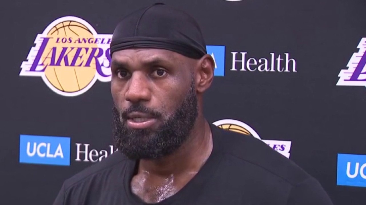 LeBron James signs 2-year deal with Philadelphia 76ers